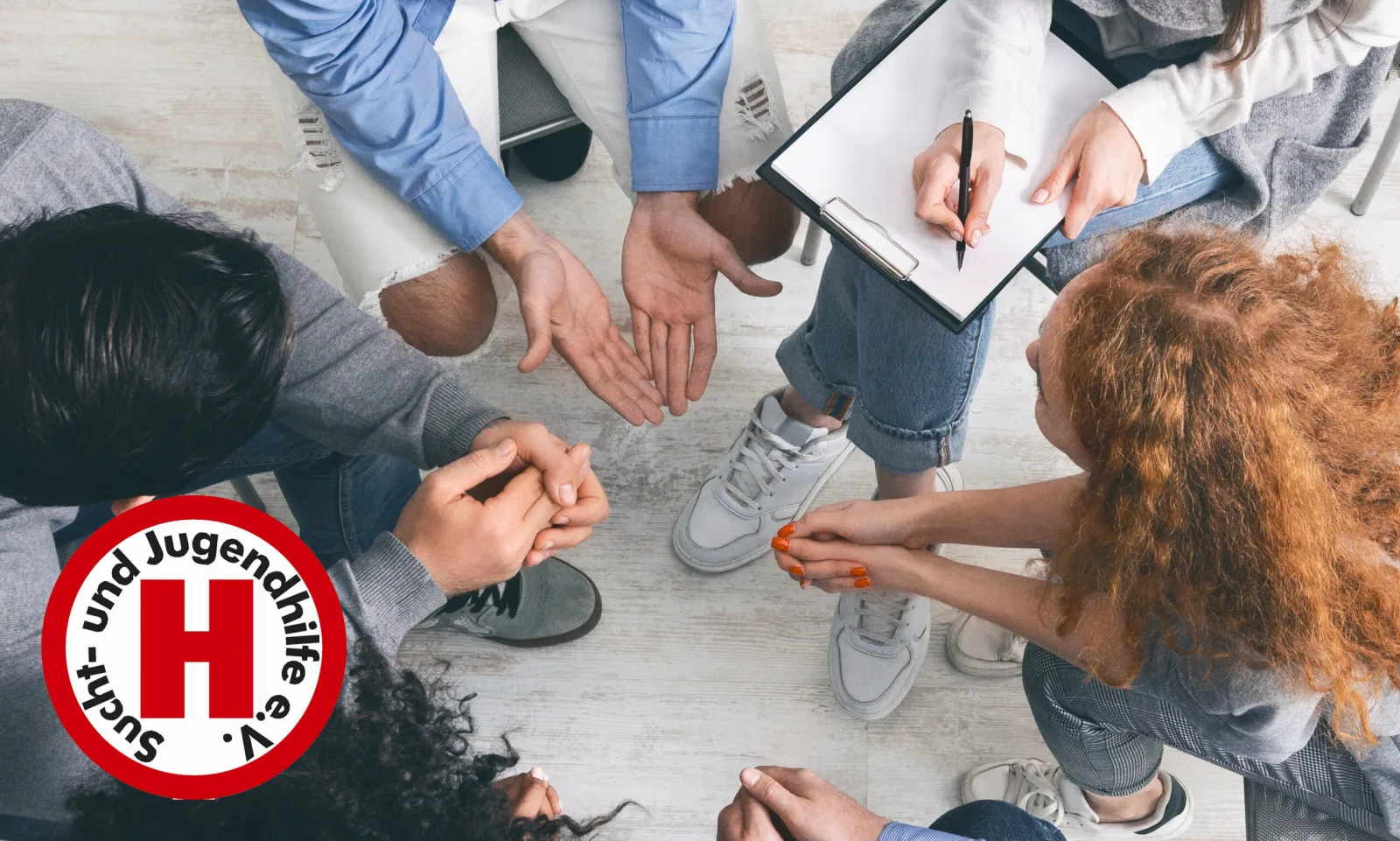 Opuscoli informativi sulla prevenzione delle dipendenze dell'associazione Sucht- und Jugendhilfe e.V. sostenuti da REO